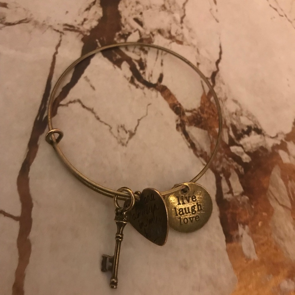 never worn . - Picture 2 of 6
